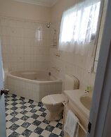 The Coachman Motel & Units