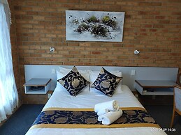 The Coachman Motel & Units