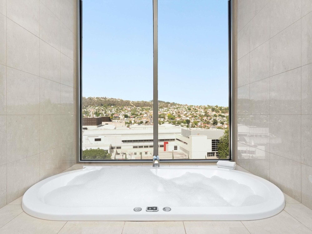 Mantra Charles Hotel Launceston