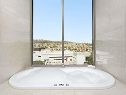 Mantra Charles Hotel Launceston