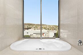 Mantra Charles Hotel Launceston