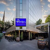 Rosslyn Thracia Hotel