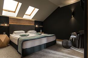 Rosslyn Thracia Hotel