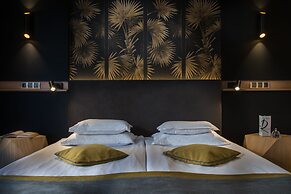 Rosslyn Thracia Hotel