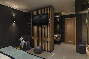 Rosslyn Thracia Hotel