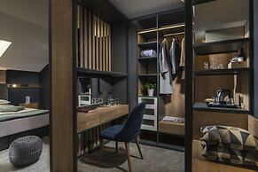 Rosslyn Thracia Hotel