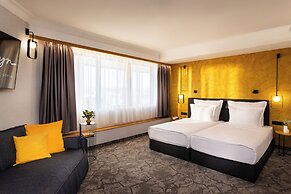 Rosslyn Thracia Hotel