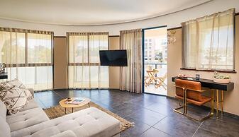 Brown Red Sea (Central Park)