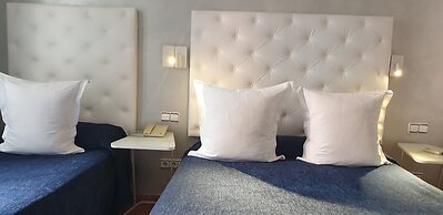 Hostal Las Fuentes - Adults Only