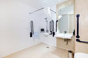 Holiday Inn Manchester-Media City UK by IHG