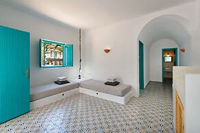 Nissia Beach Apartments and Suites