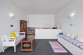 Nissia Beach Apartments and Suites