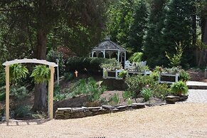 Cedars of Williamsburg Bed & Breakfast