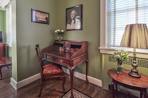 Cedars of Williamsburg Bed & Breakfast