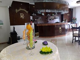 Hotel Plaza Versalles