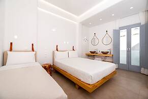 Hotel Thira