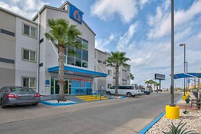 Motel 6 Eagle Pass, TX - Lakeside