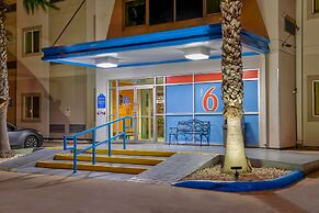 Motel 6 Eagle Pass, TX - Lakeside