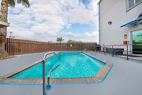 Motel 6 Eagle Pass, TX - Lakeside