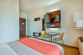 Motel 6 Eagle Pass, TX - Lakeside