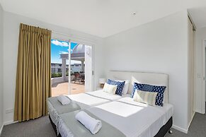 Beachside Resort - Kawana Waters
