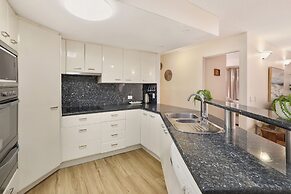 Beachside Resort - Kawana Waters