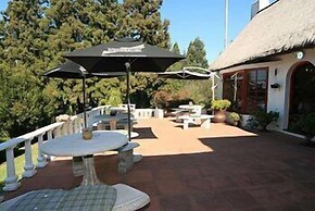 Thatchings Guest House