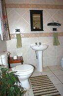 Thatchings Guest House