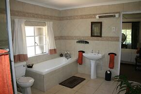 Thatchings Guest House