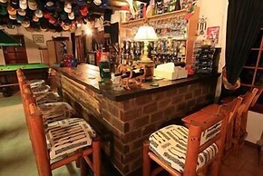 Thatchings Guest House