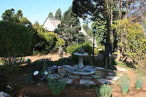 Thatchings Guest House