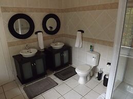 Thatchings Guest House