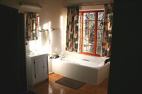 Thatchings Guest House