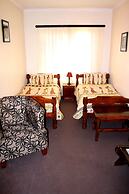 Thatchings Guest House