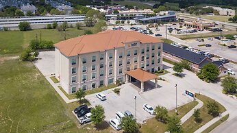 Comfort Inn & Suites Fort Worth - Fossil Creek