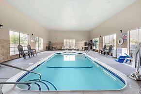 Comfort Inn & Suites Fort Worth - Fossil Creek