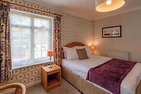 The Avon Causeway Hotel