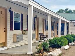 Covered Bridge Riverview Lodge