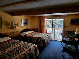 Covered Bridge Riverview Lodge