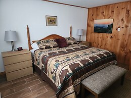 Covered Bridge Riverview Lodge