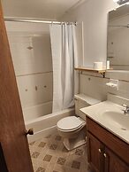 Covered Bridge Riverview Lodge