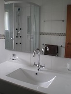 Shiralee Executive Cottages