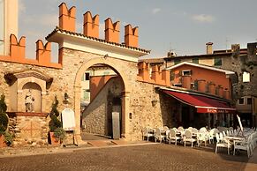 Corte San Luca Apartments