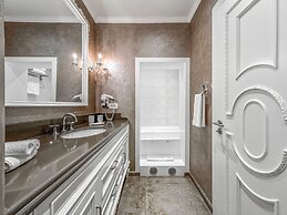 Ena Boutique Hotel & Residences