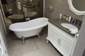 Ena Boutique Hotel & Residences