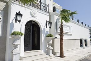 Ena Boutique Hotel & Residences