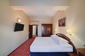 Central Hotel