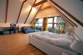 Reykjavik Peace Center - Guesthouse