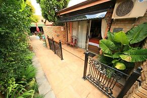 Le Cozmo Guest House