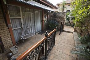 Le Cozmo Guest House